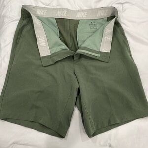Men’s Nike Golf Shorts - NWOT - Olive Green Size 36